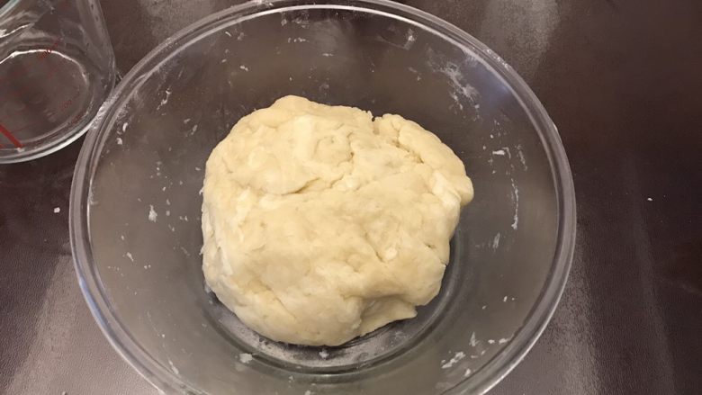 苏式玫瑰隐形伍仁月饼(植物油版),揉成面团