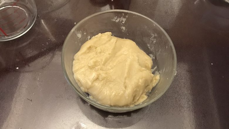 苏式玫瑰隐形伍仁月饼(植物油版),揉成面团