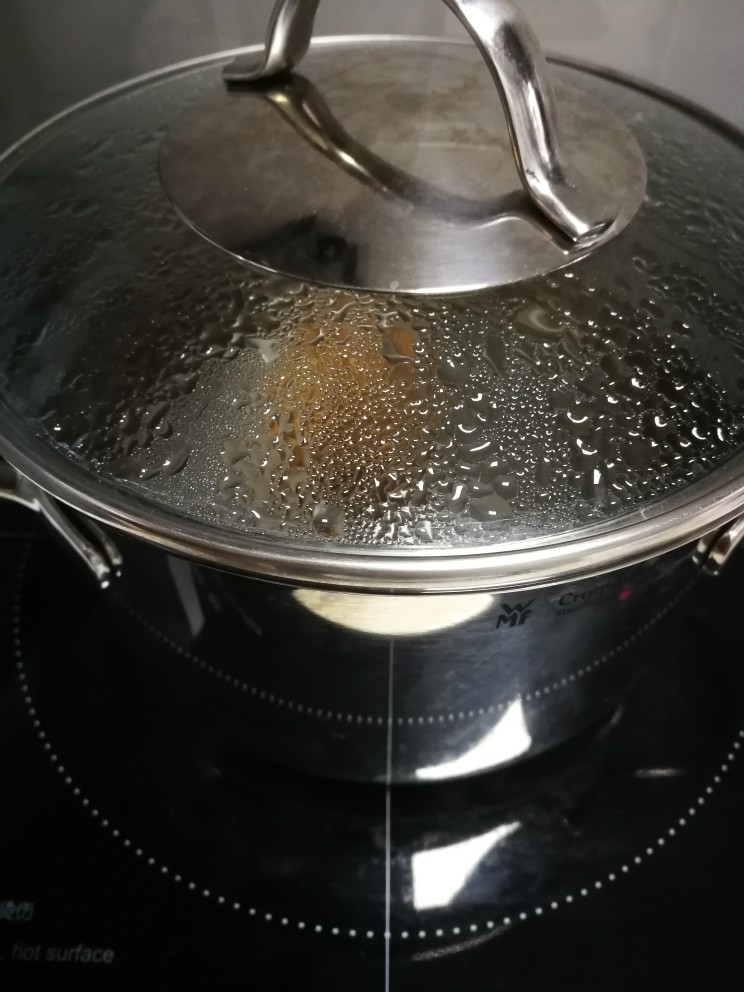日式温泉蛋,马上盖上盖子,让蛋在水里焖七分钟。(时间很关键,建议开好定时器哦)