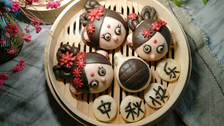 小嫦娥花样馒头,成品来啦,祝大家中秋快乐!更祝那些坚守在岗位上的人儿,中秋快乐,十一快乐!