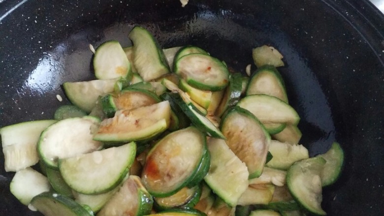 丝瓜鸡蛋汤,加入味极鲜，