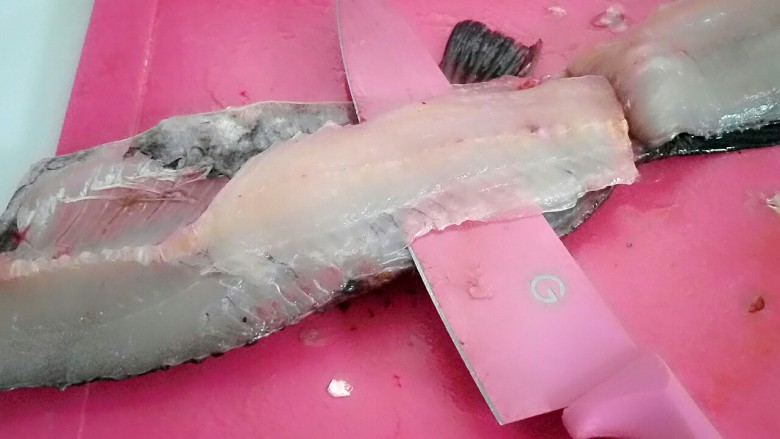 松鼠桂鱼,只片鱼骨,肉要完整。