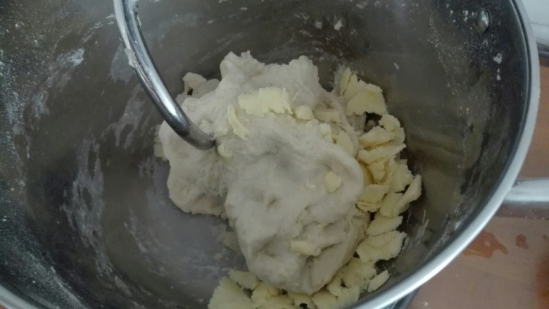 超软(夹馅)小餐包,放入软化的黄油