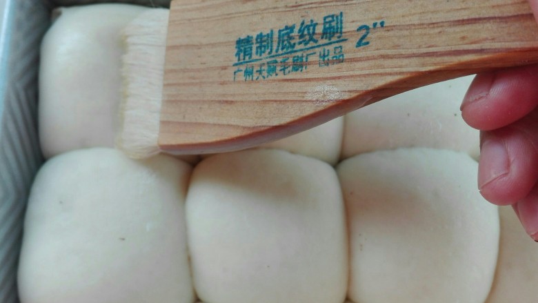 超软(夹馅)小餐包,表面刷层<a style='color:red;display:inline-block;' href='/shicai/ 1118'>蛋液</a>