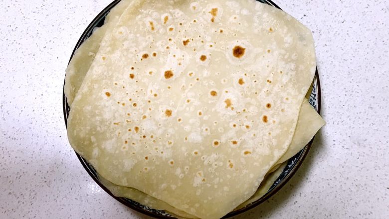 春饼,逐一烙好的春饼