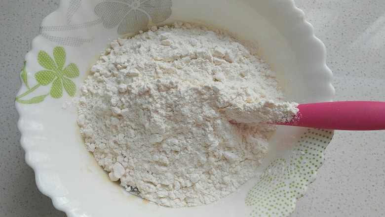 蔓越莓绿豆馅月饼(内附馅料做法),再倒入中粉翻拌均匀;
