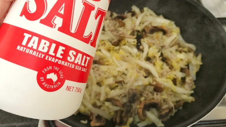 早餐+咸味春卷,加少许盐,(按各家的口味添加),