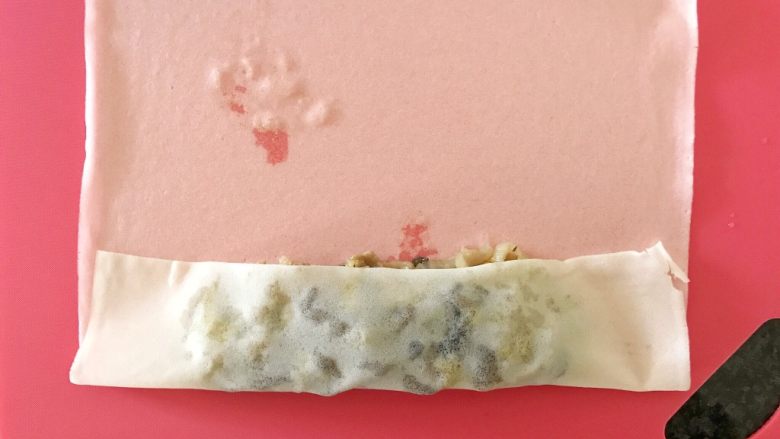 早餐+咸味春卷,然后有下往上卷起,
