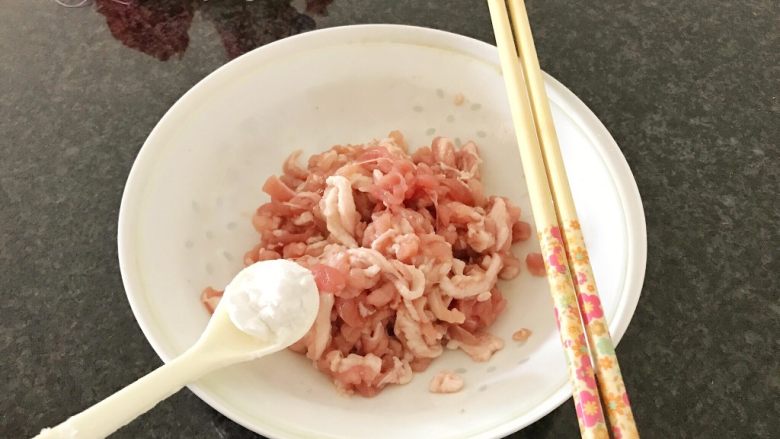 早餐+咸味春卷,少许玉米淀粉,