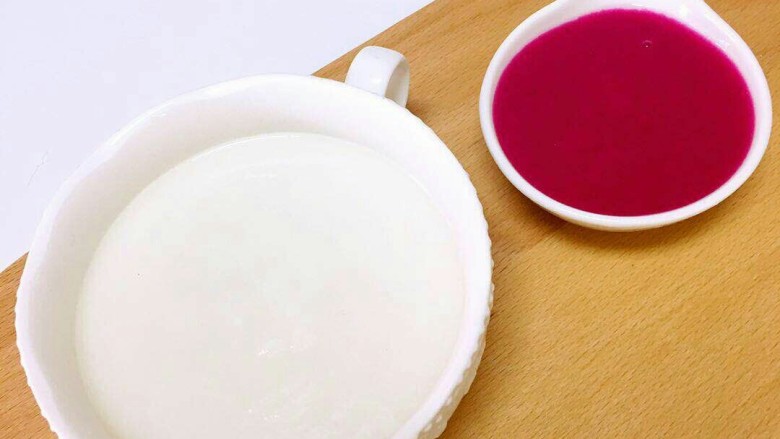 果味米糊#煎蛋

这样的搭配是不是颜值爆表啊！,2/3的米糊盛入碗中、