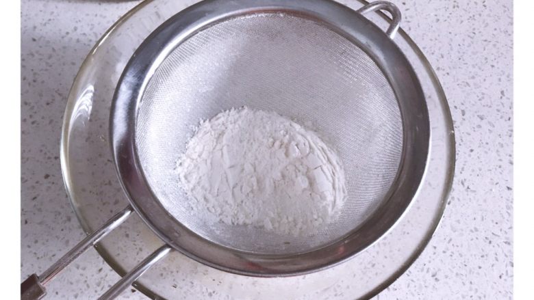 燕麦芝麻核桃酥-低卡又香酥的小饼干,筛入低粉