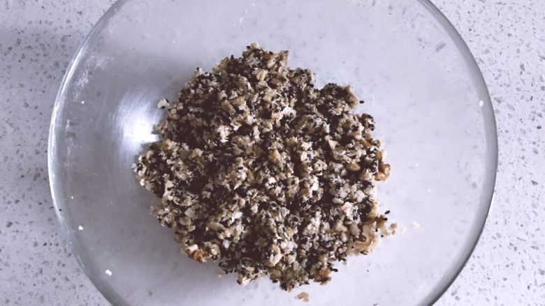 燕麦芝麻核桃酥-低卡又香酥的小饼干,搅拌均匀,此时是偏干的状态,但是可以成团