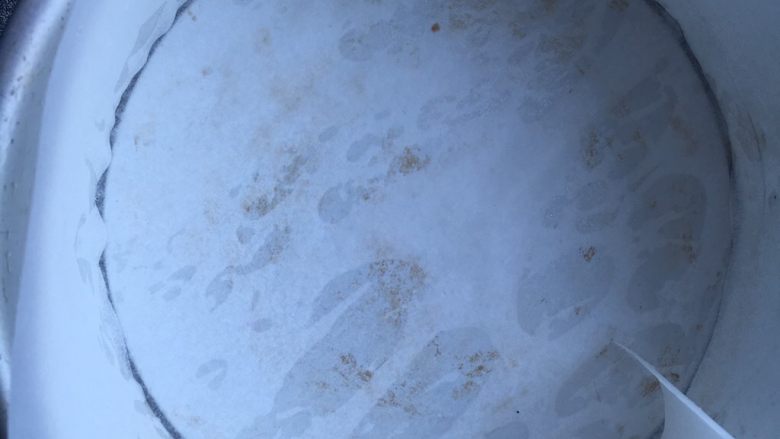 红茶海绵蛋糕,模具里垫上油纸