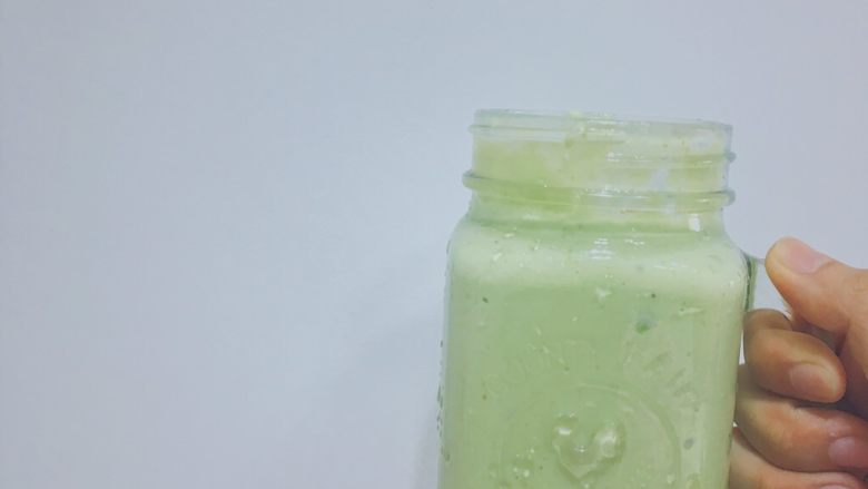 各种酸奶奶昔,牛油果+🍌+酸奶
这款跟加梨子差不多 香蕉味道很浓 打的时候可以加点水 因为香蕉没有水分 不加的话特浓哈哈