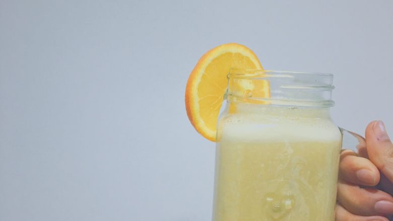 各种酸奶奶昔,🍊+🍌+每益添/养乐多/优益C
橙子和饮料都有点酸酸的 香蕉味道很甜 搭配起来也很好喝哦