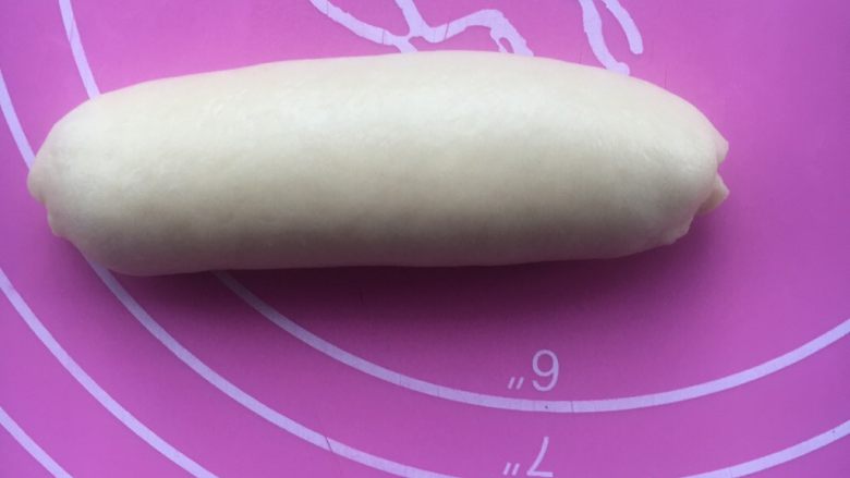 罗宋包,从上往下卷起,两头捏紧
