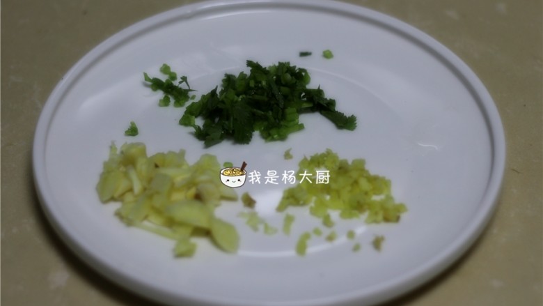 糖醋排骨,葱姜蒜切末