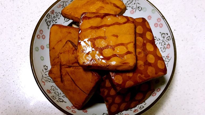 什锦卤煮,<a style='color:red;display:inline-block;' href='/shicai/ 5879'>豆干</a>清洗干净,沥干水份