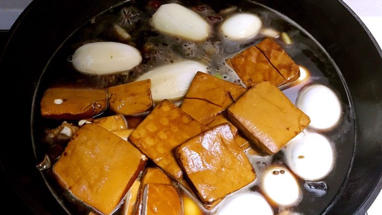 什锦卤煮,加入豆干,鲜藕和鸡蛋