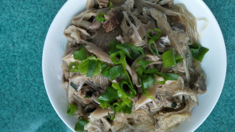 早餐+牛肉蘑菇炖粉条,简单的早餐