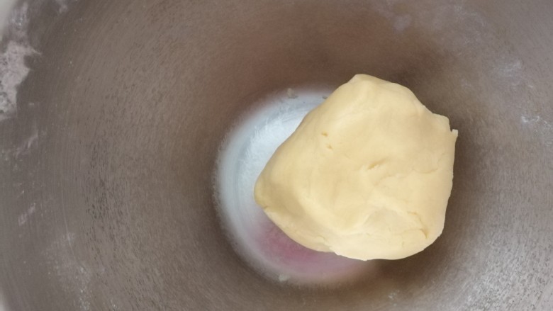 宝宝无盐黄油饼干,再用手揉团,最后揉几下就可以。