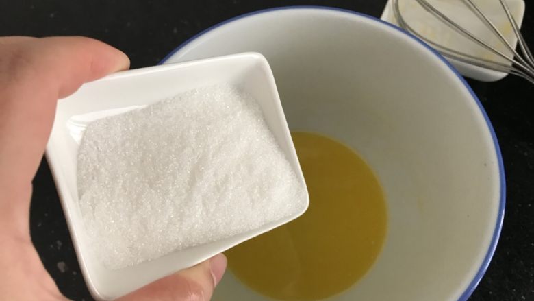 华夫饼~无泡打粉,稍凉后,加入细砂糖,搅拌均匀