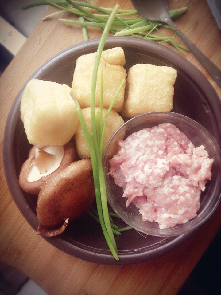 油豆腐塞肉,香菇其实一个就够