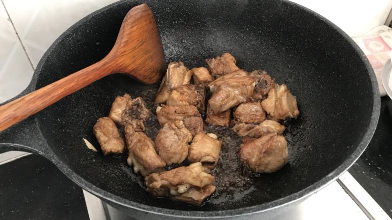 糖醋排骨~轻松快手版,翻炒均匀
