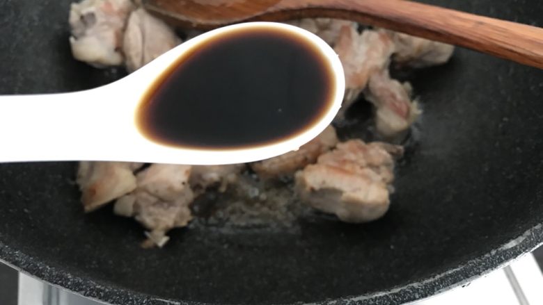 糖醋排骨~轻松快手版,加入<a style='color:red;display:inline-block;' href='/shicai/ 750'>陈醋</a>3勺