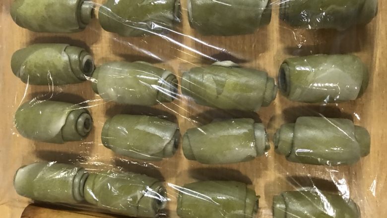 抹茶酥,盖上保鲜膜,再次静置20分钟,此步骤依然很重要。