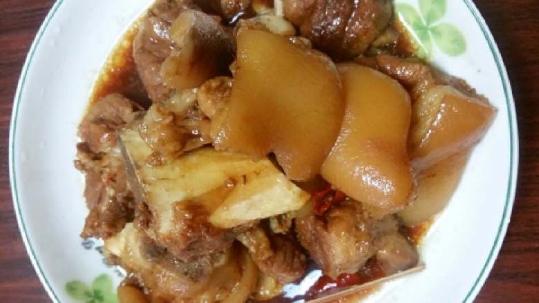 香茅猪蹄,倒入压力锅，18分钟后即可出锅。。