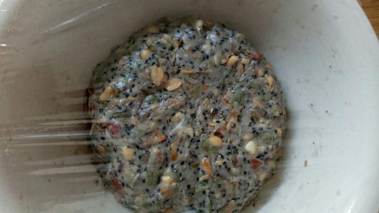 五仁月饼,材料A混合拌匀,压实,盖保鲜膜密封,静置2小时
