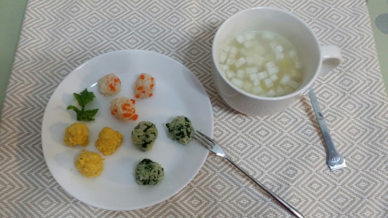 辅食：三色手抓饭&虾仁汤