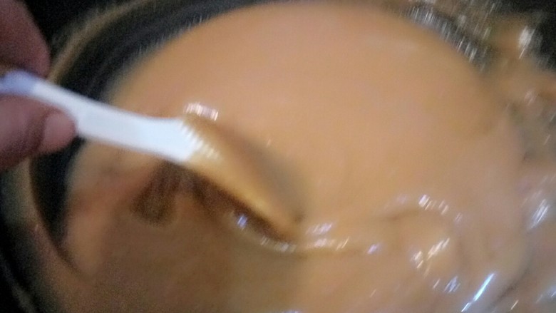 山楂糕,这会儿不能离开,一直搅拌。