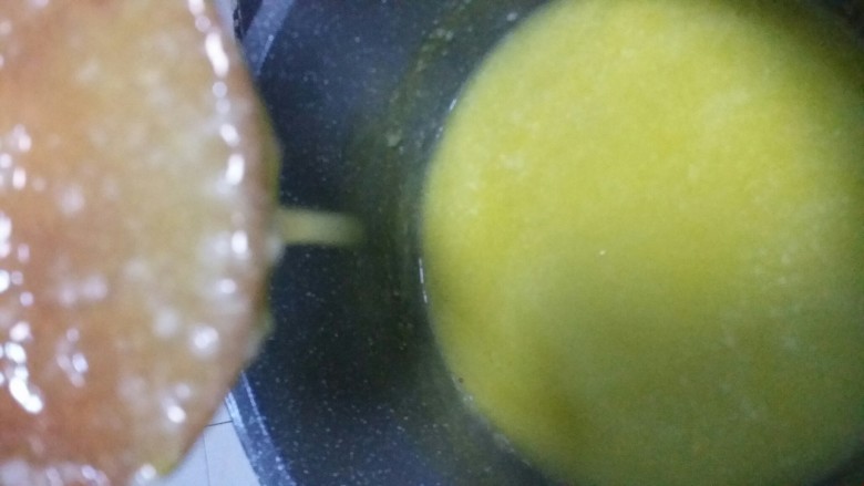 辅食:南瓜糊,煮至成糊状即可。