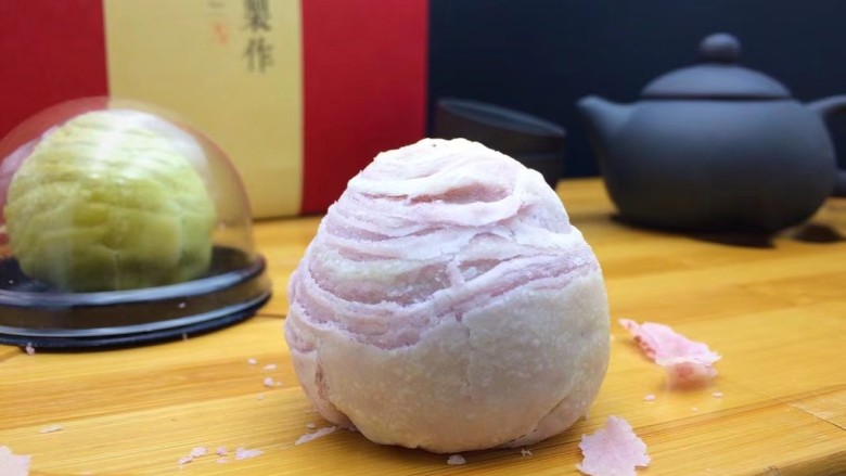 #甜味#玫瑰豆沙酥,刚烤出来的特别好吃,一咬酥掉渣。