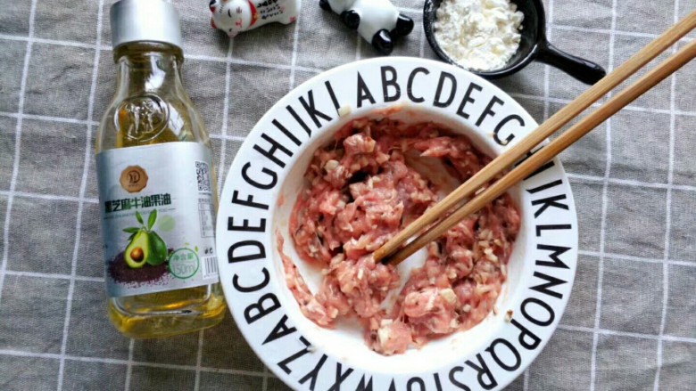 土豆排骨
土豆还能这样做
,搅拌均匀备用