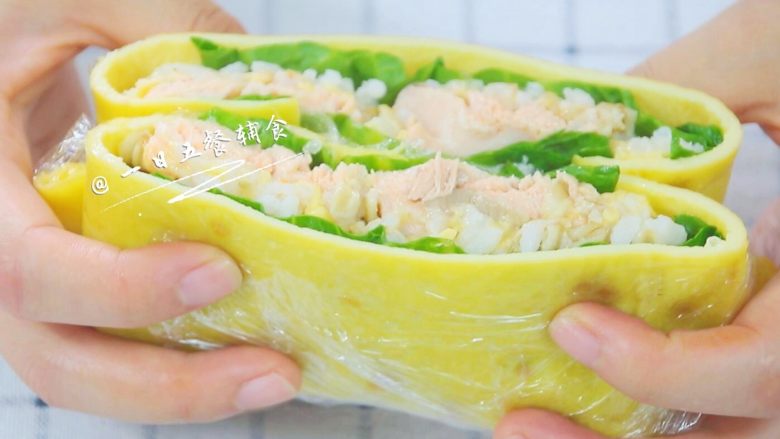 三文鱼奶酪免捏蛋饭团 宝宝辅食,鸡蛋+饭,直接拿着吃~~营养又美味吧