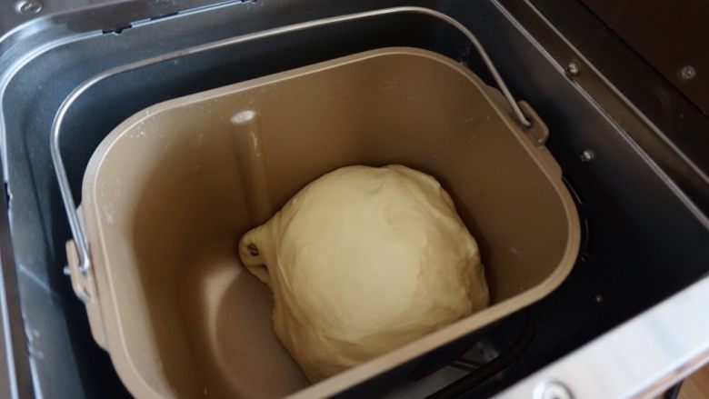 面包机版玉米香肠面包,室温高,直接关掉电源,室温发酵25分钟