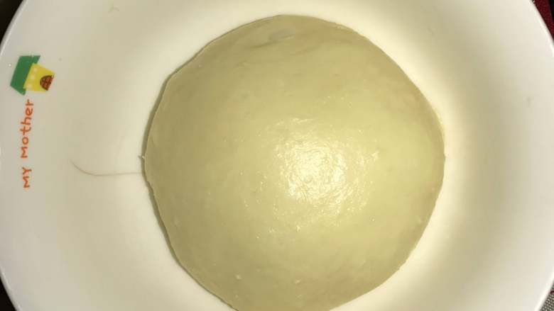 牛肉包,揉成光滑面团室温28度,发酵至两倍大,或入冰箱冻藏过夜,第二天再用