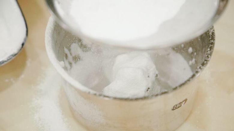 “咔吃”香米球球,过筛,加入粳米粉和糖粉