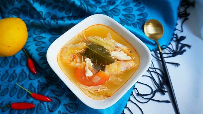 泰国冬阴功汤,味道特别好!家庭版本。容易简单!