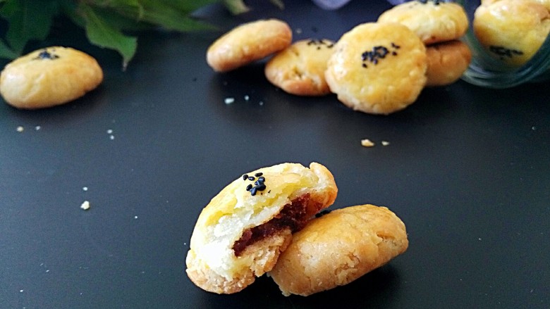 邂逅美味茶点——红豆沙迷你酥,外皮酥酥的,馅料甜甜的