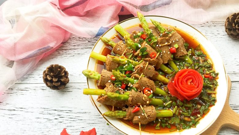 凉拌芦笋牛肉卷