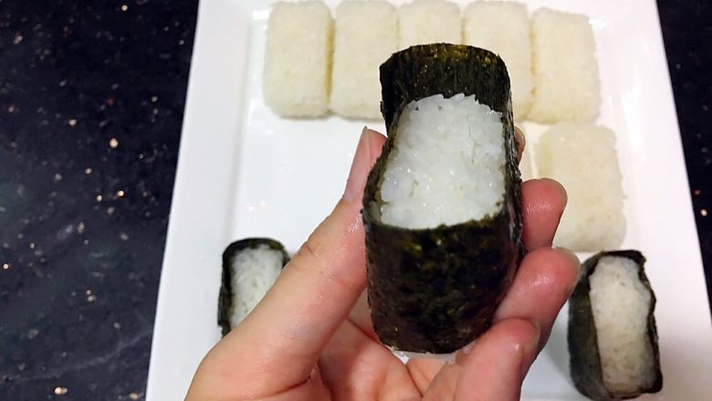 美味的军舰寿司🍣、三角饭团🍙
(附:寿司醋做法),如图