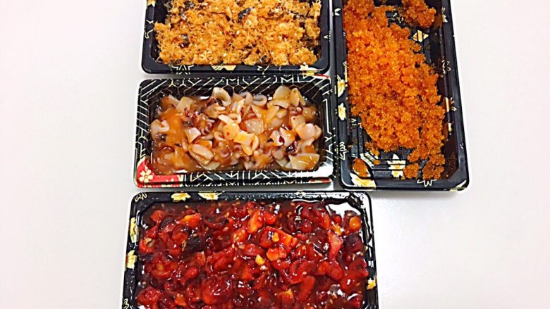 美味的军舰寿司🍣、三角饭团🍙
(附:寿司醋做法),将味付墨鱼仔和味付章鱼🐙切小粒