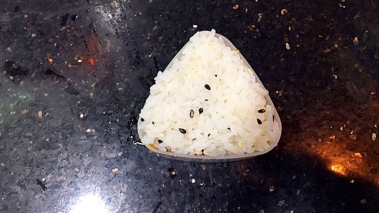 美味的军舰寿司🍣、三角饭团🍙
(附:寿司醋做法),再加入些米饭