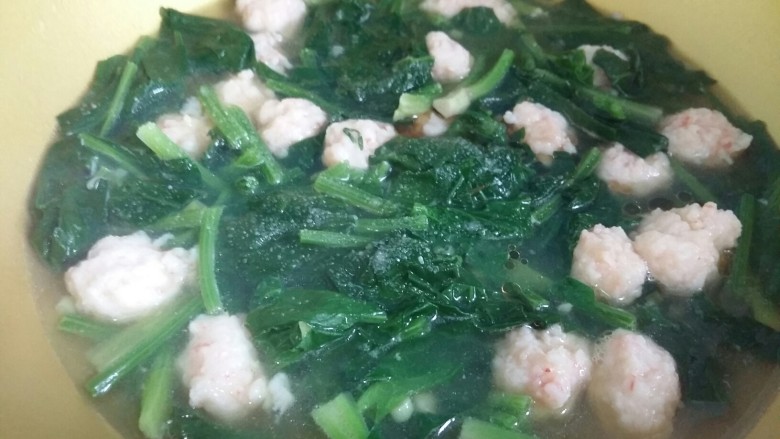虾丸菠菜汤,关火,搅拌均匀即可。