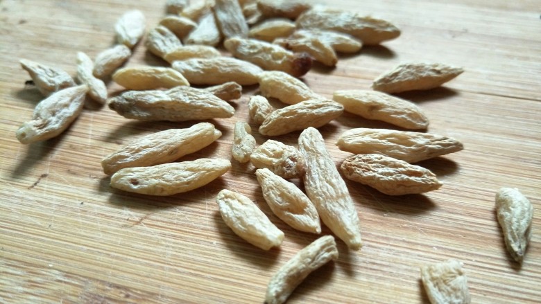 #一碗汤#熟地黑豆乌鸡汤,麦冬养阴生津、润肺清心、消炎抗菌