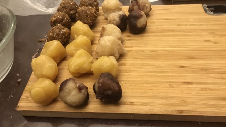 肉松饼&绿豆酥(植物油版),这是我选的不同的馅料(肉松、豆沙、椰蓉、红豆沙)